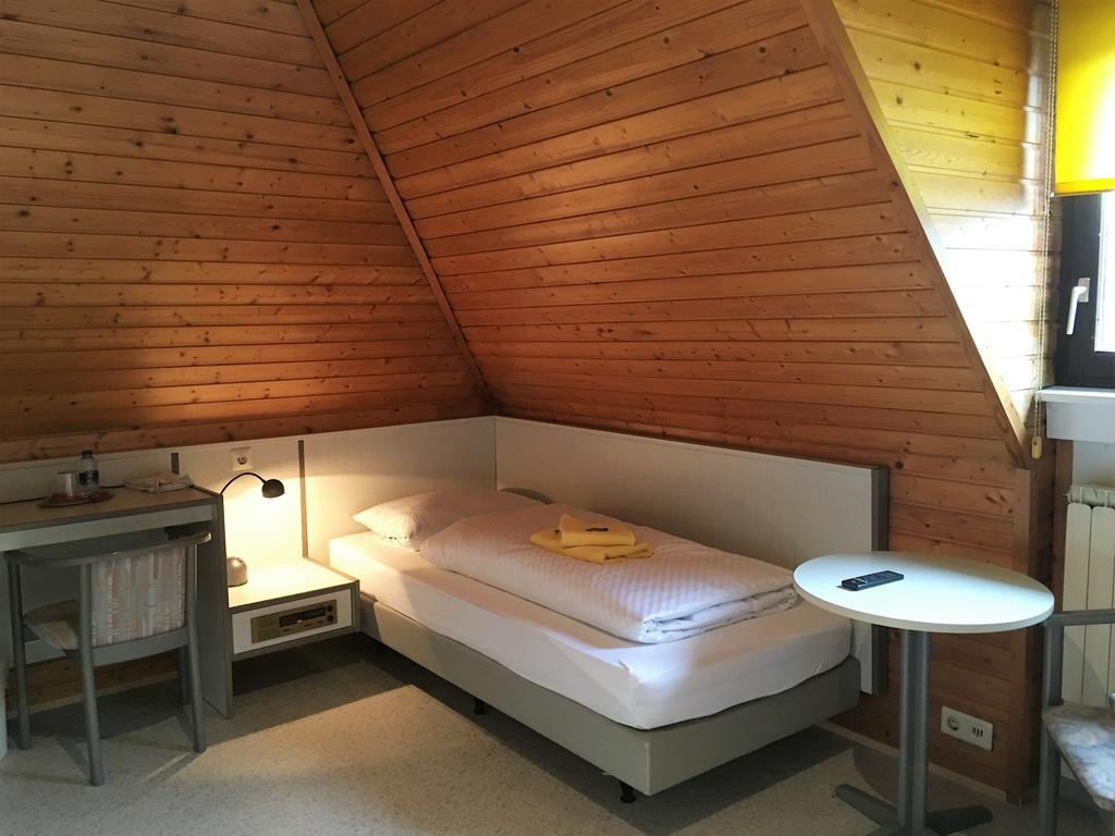 Gaestehaus An Der Rheinbruecke Altlussheim Eksteriør bilde